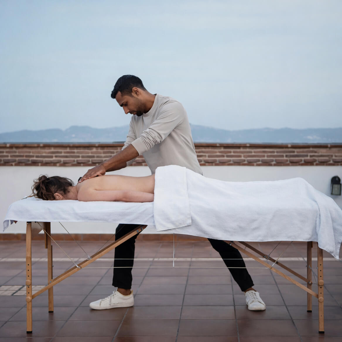 Dhaval Modha — Masajista certificado en Tarifa