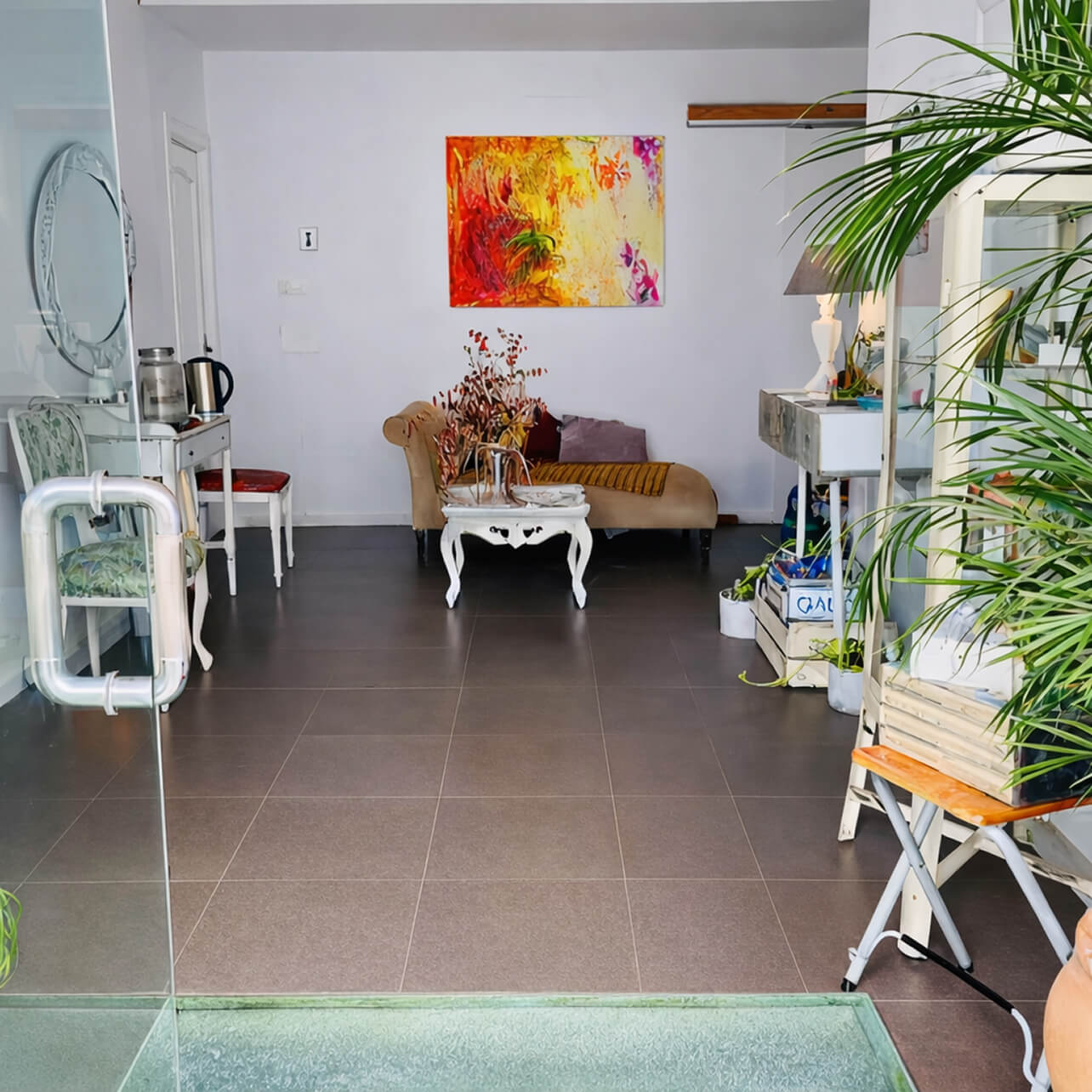 Interior del estudio de masajes — zona de relajación